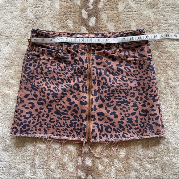 Free People We The Free Zip It Up Leopard Print Denim Mini Skirt Size 26 - Picture 4 of 14